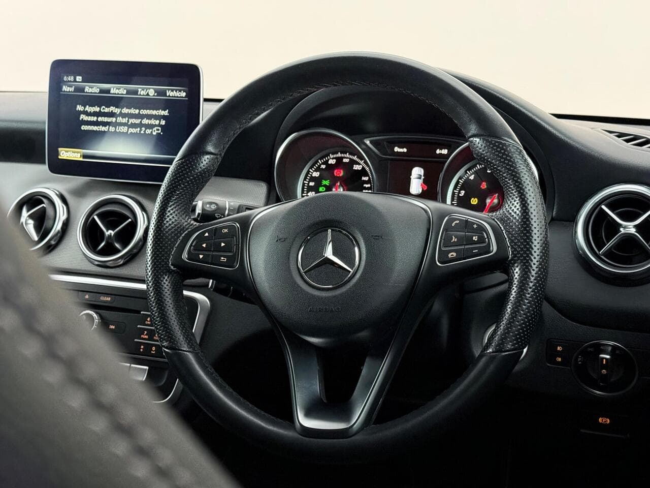 Mercedes-Benz GLA thumbnail Steering Wheel