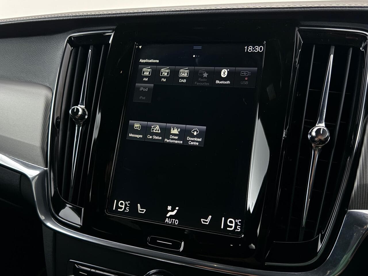 Volvo V90 thumbnail Infotainment System