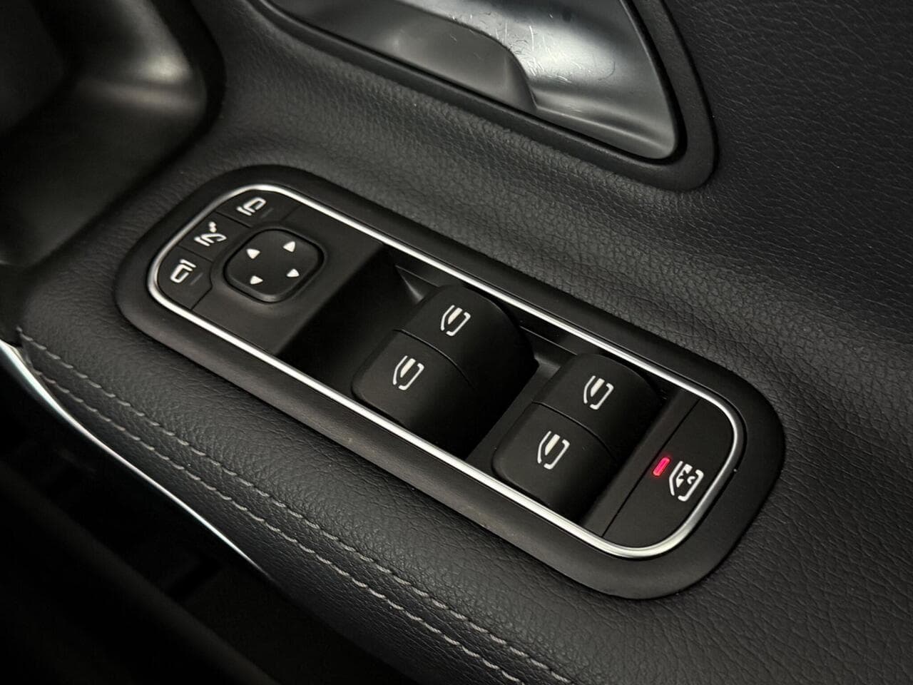 Mercedes-Benz A Class thumbnail Misc Controls