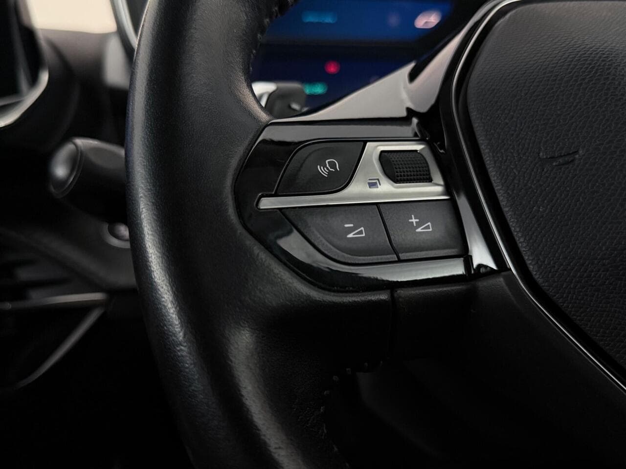Peugeot 2008 thumbnail Misc Controls