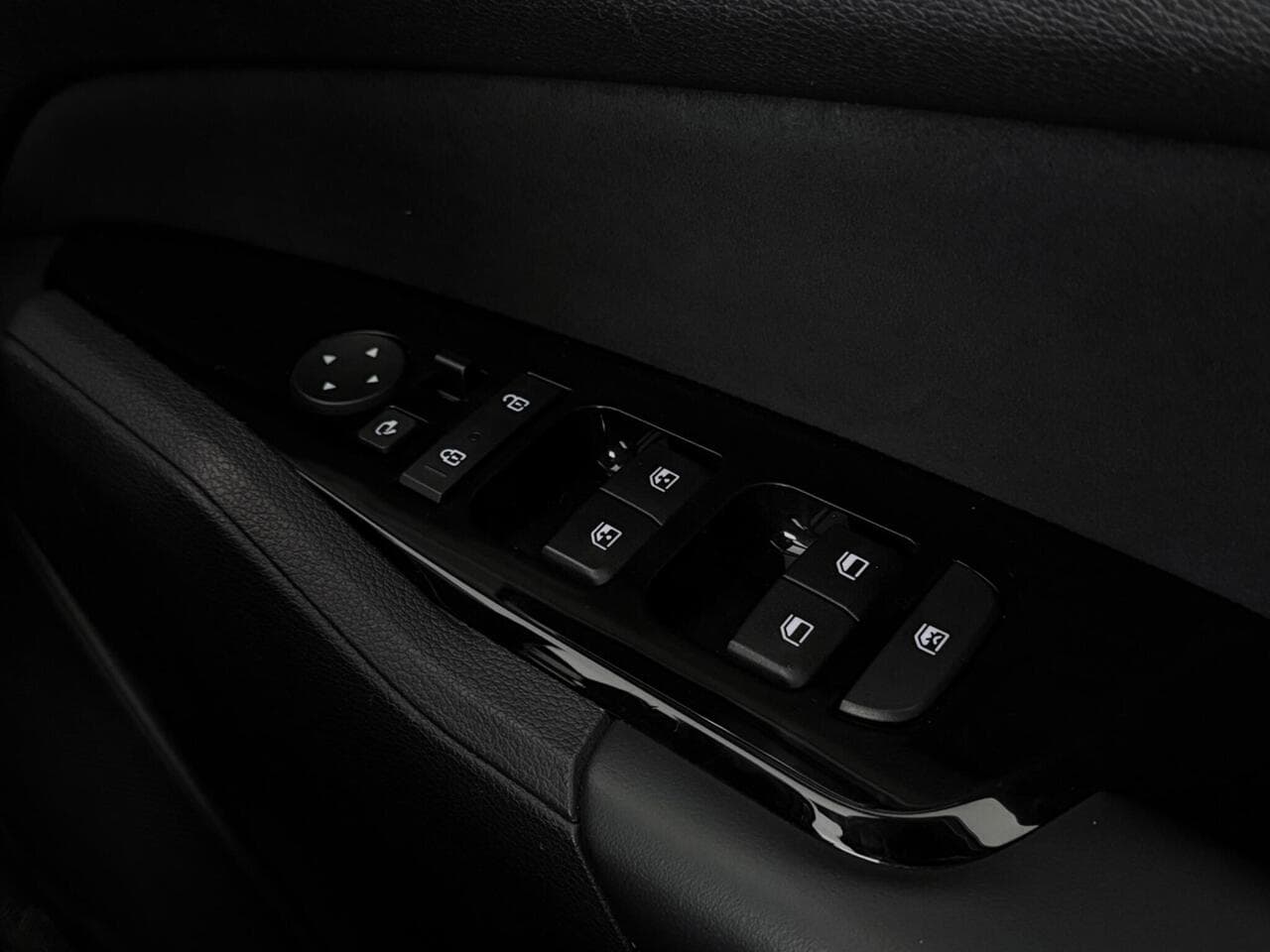 Kia Sportage thumbnail Misc Controls