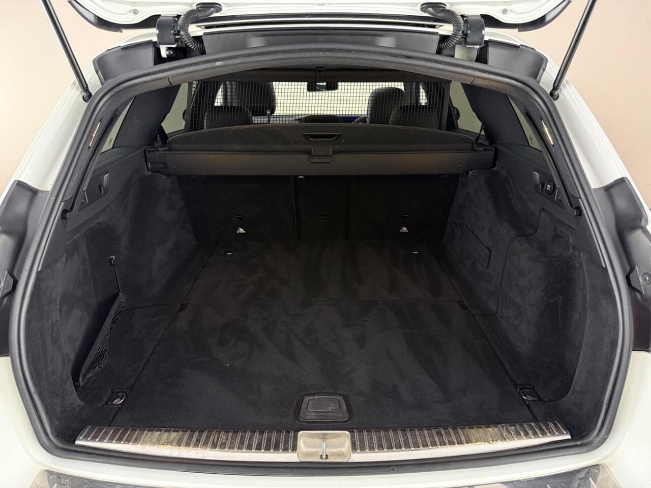 Mercedes-Benz E Class thumbnail Boot