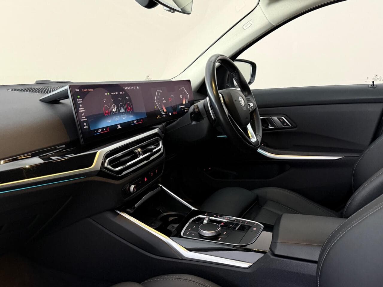 BMW 3 Series thumbnail Interior Front