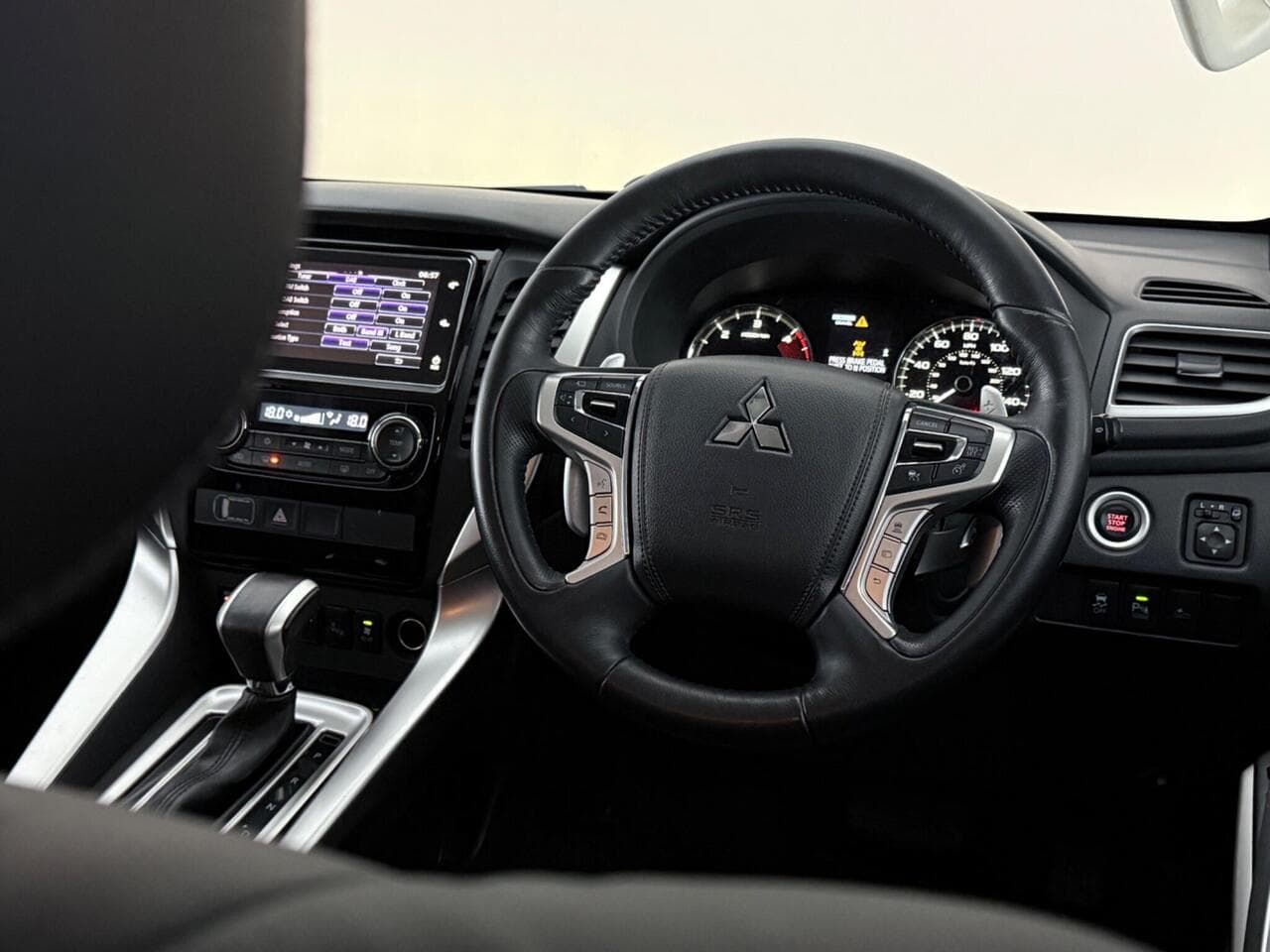 Mitsubishi Shogun Sport thumbnail Steering Wheel