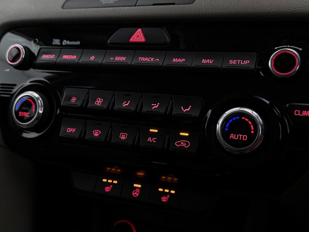 Kia Sportage thumbnail Interior Front
