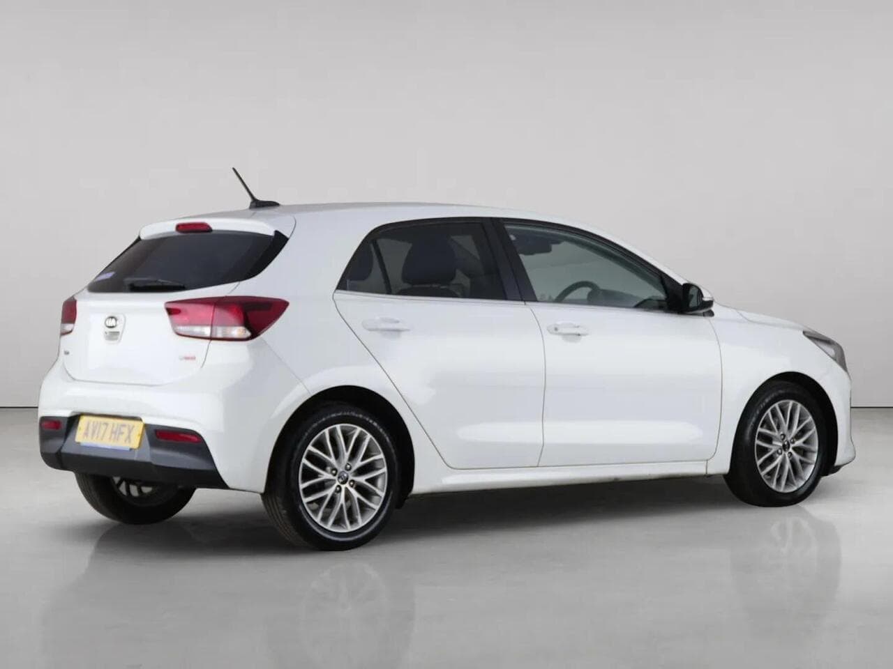 Kia Rio thumbnail Side Right