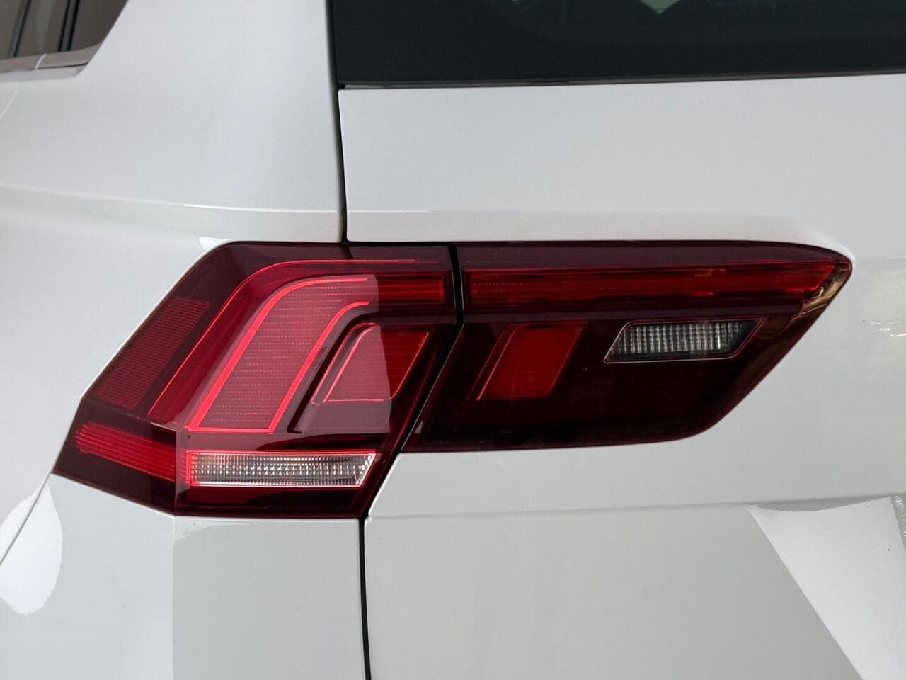 Volkswagen Tiguan thumbnail Lights Rear