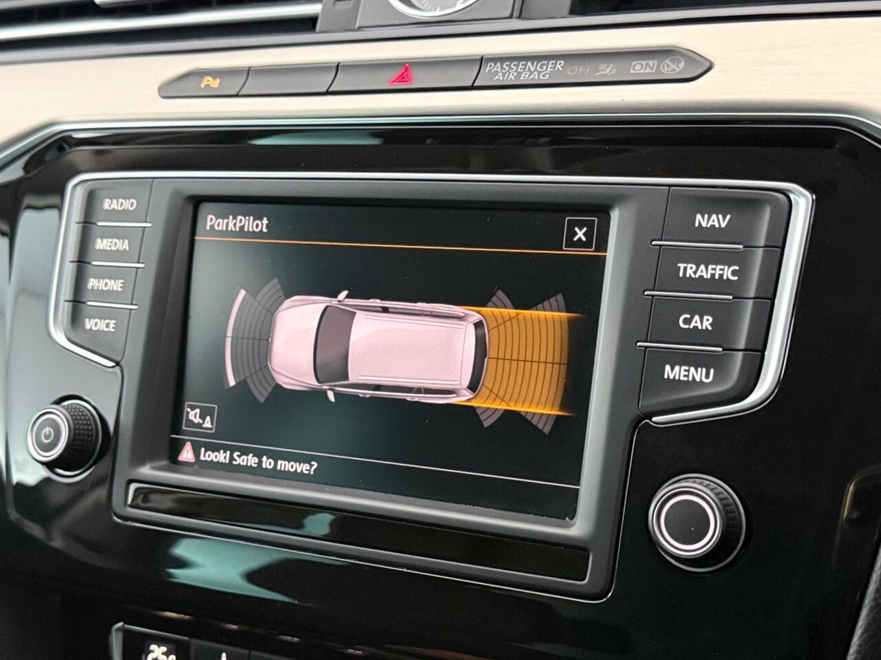 Volkswagen Passat thumbnail Infotainment System