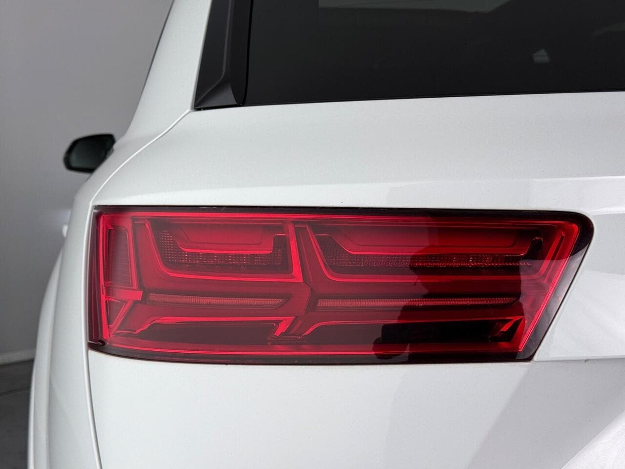 Audi Q7 thumbnail Lights Rear