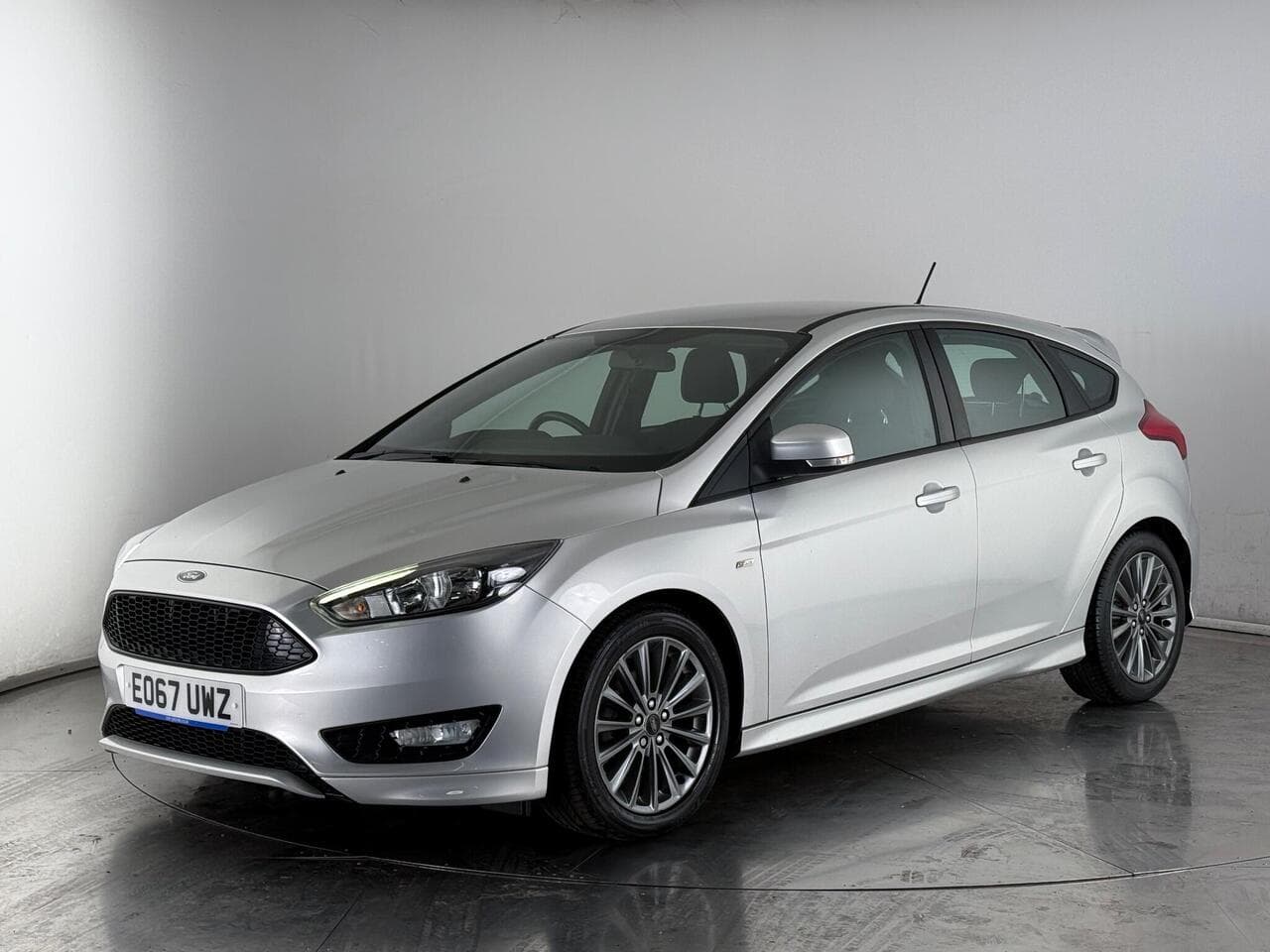Ford Focus thumbnail Front Left