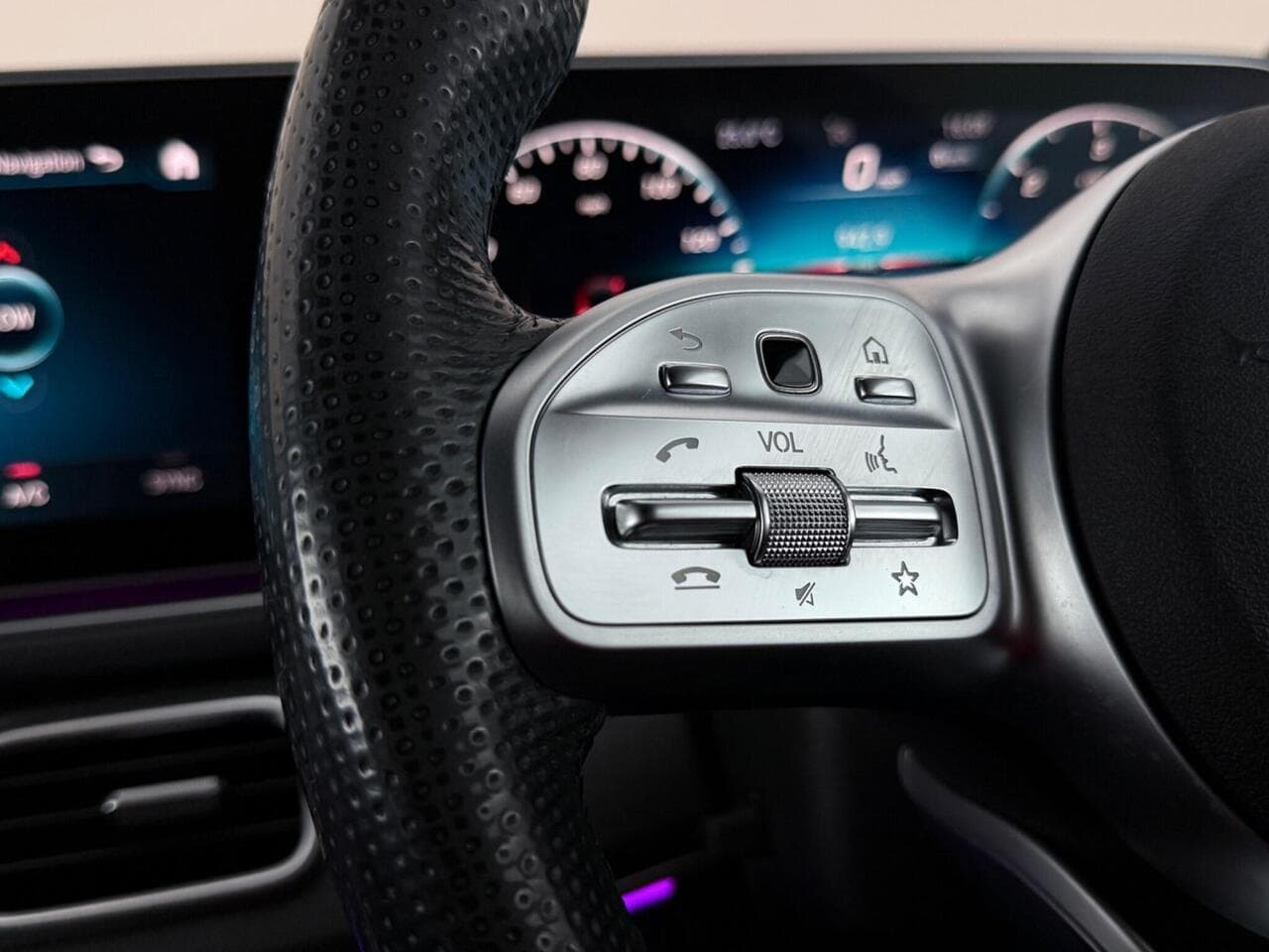 Mercedes-Benz GLE thumbnail Misc Controls