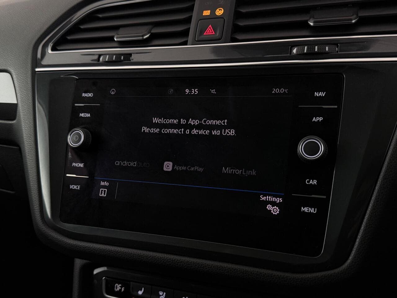 Volkswagen Tiguan Allspace thumbnail Infotainment System