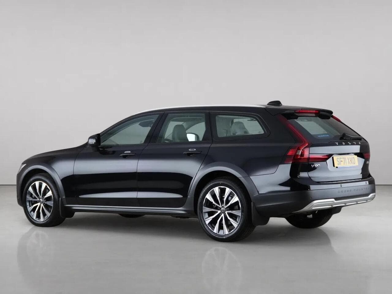 Volvo V90 Cross Country thumbnail Side Left
