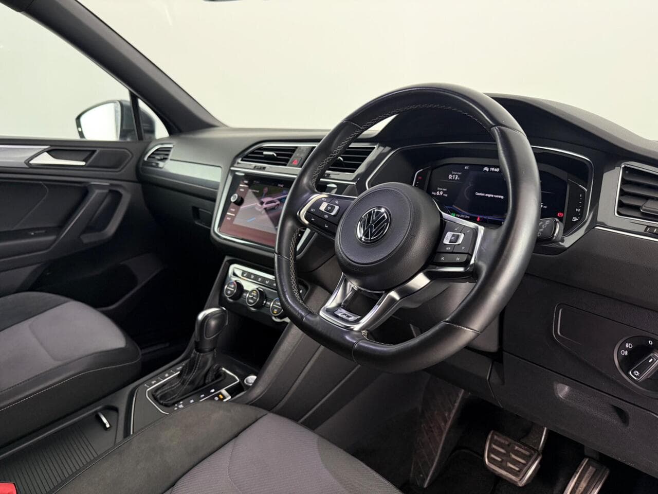 Volkswagen Tiguan Allspace thumbnail Interior Front