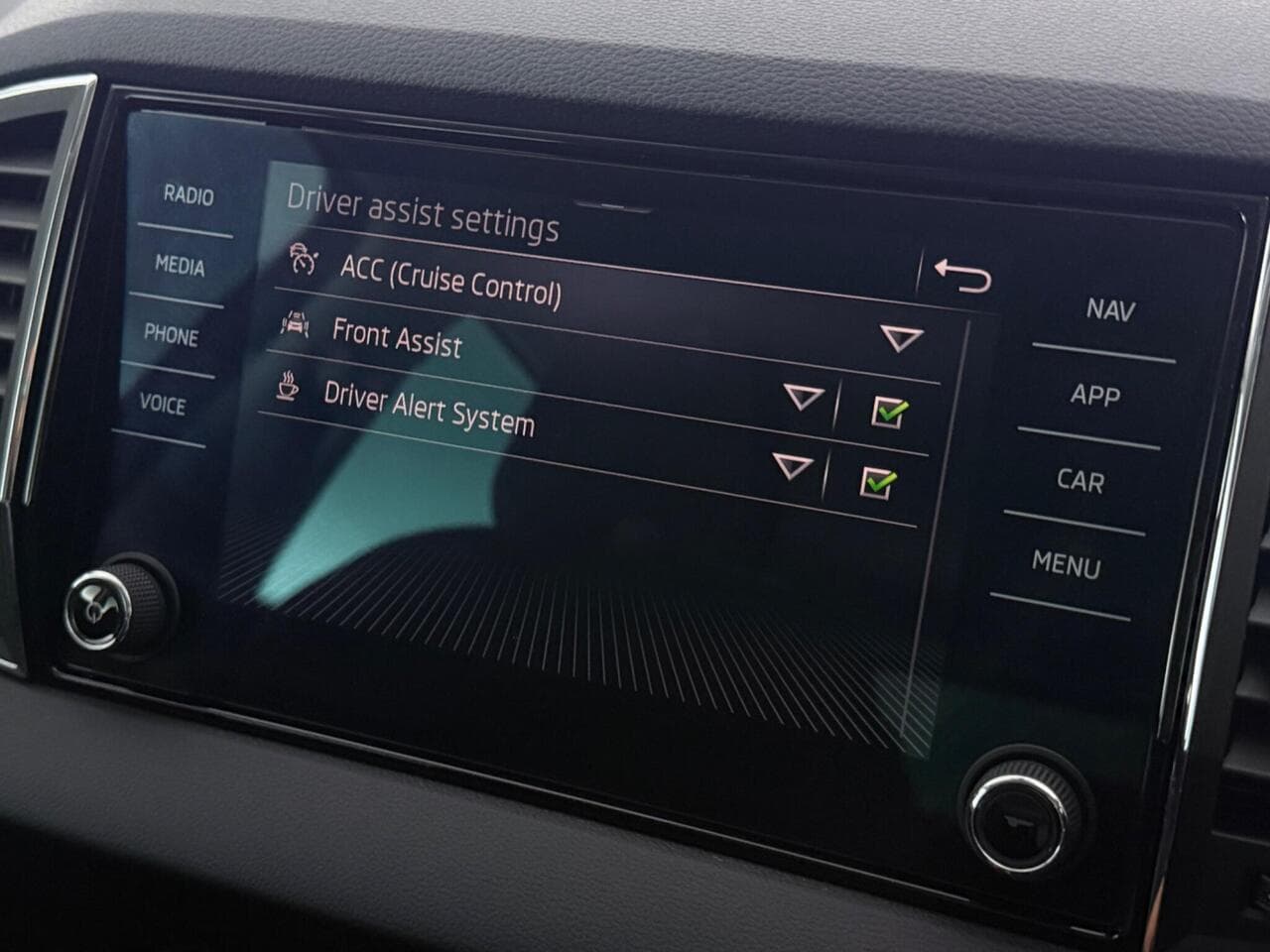 Skoda Karoq thumbnail Infotainment System