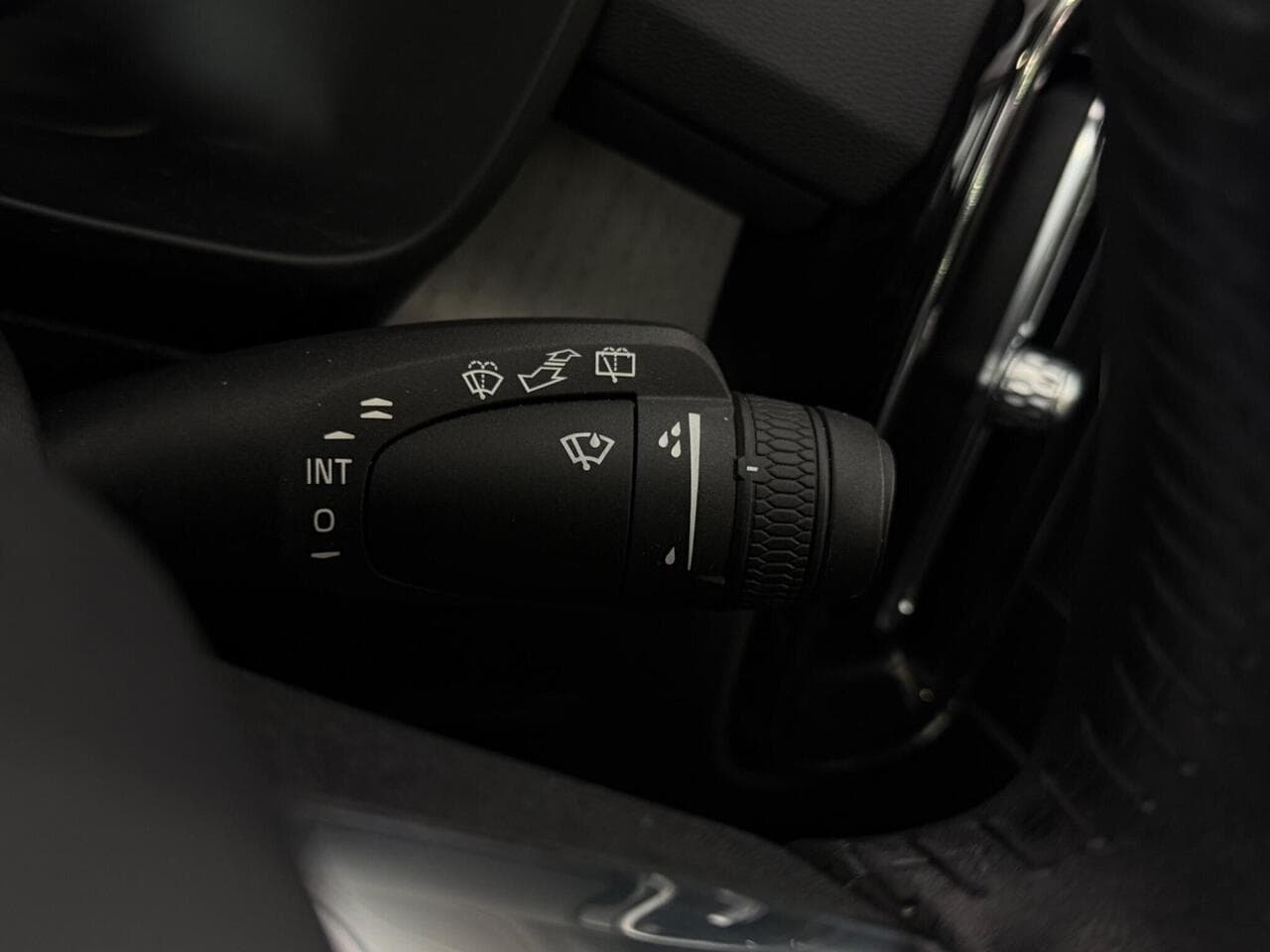Volvo XC40 thumbnail Misc Controls