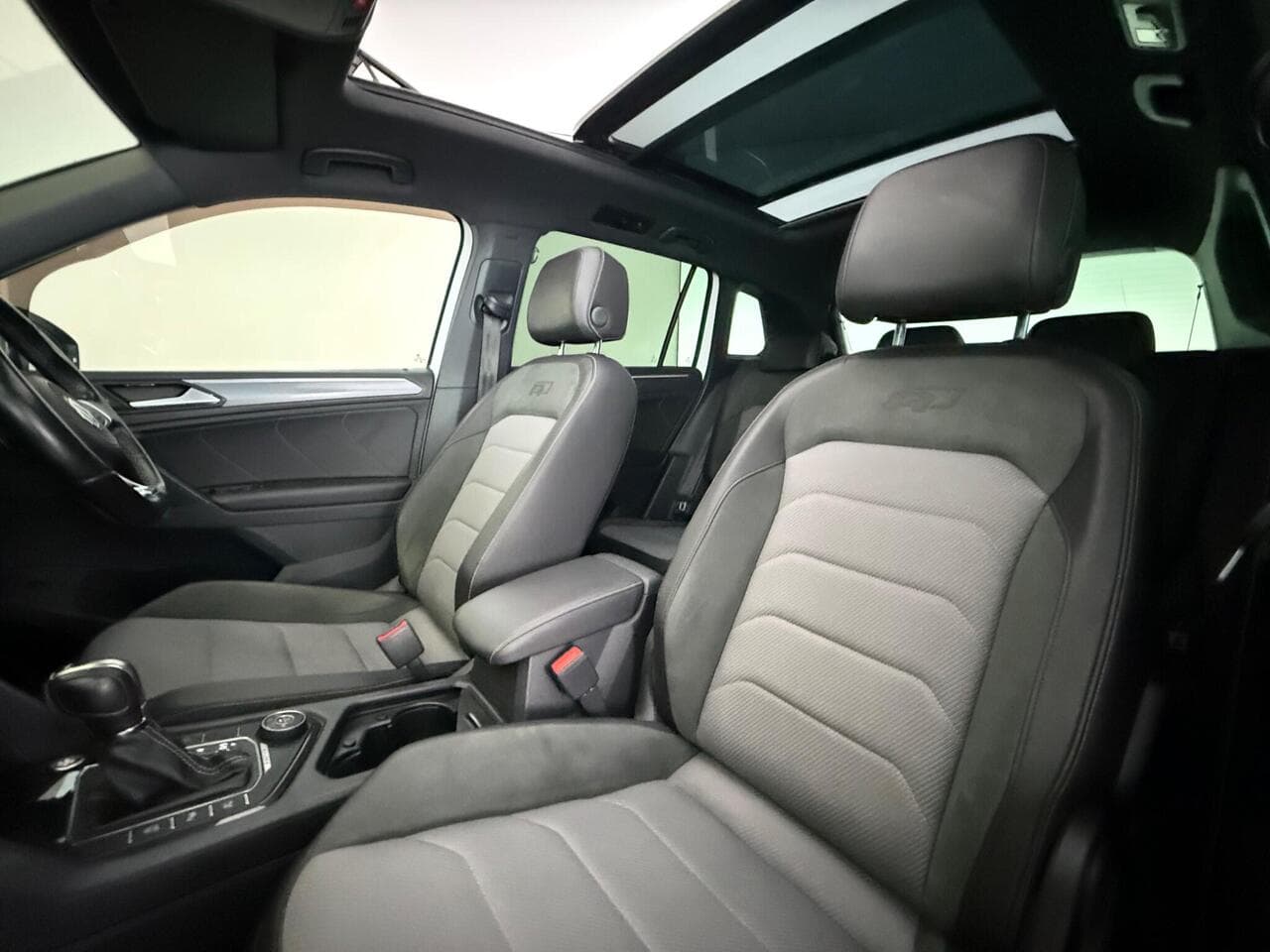 Volkswagen Tiguan thumbnail Seat Front Passenger