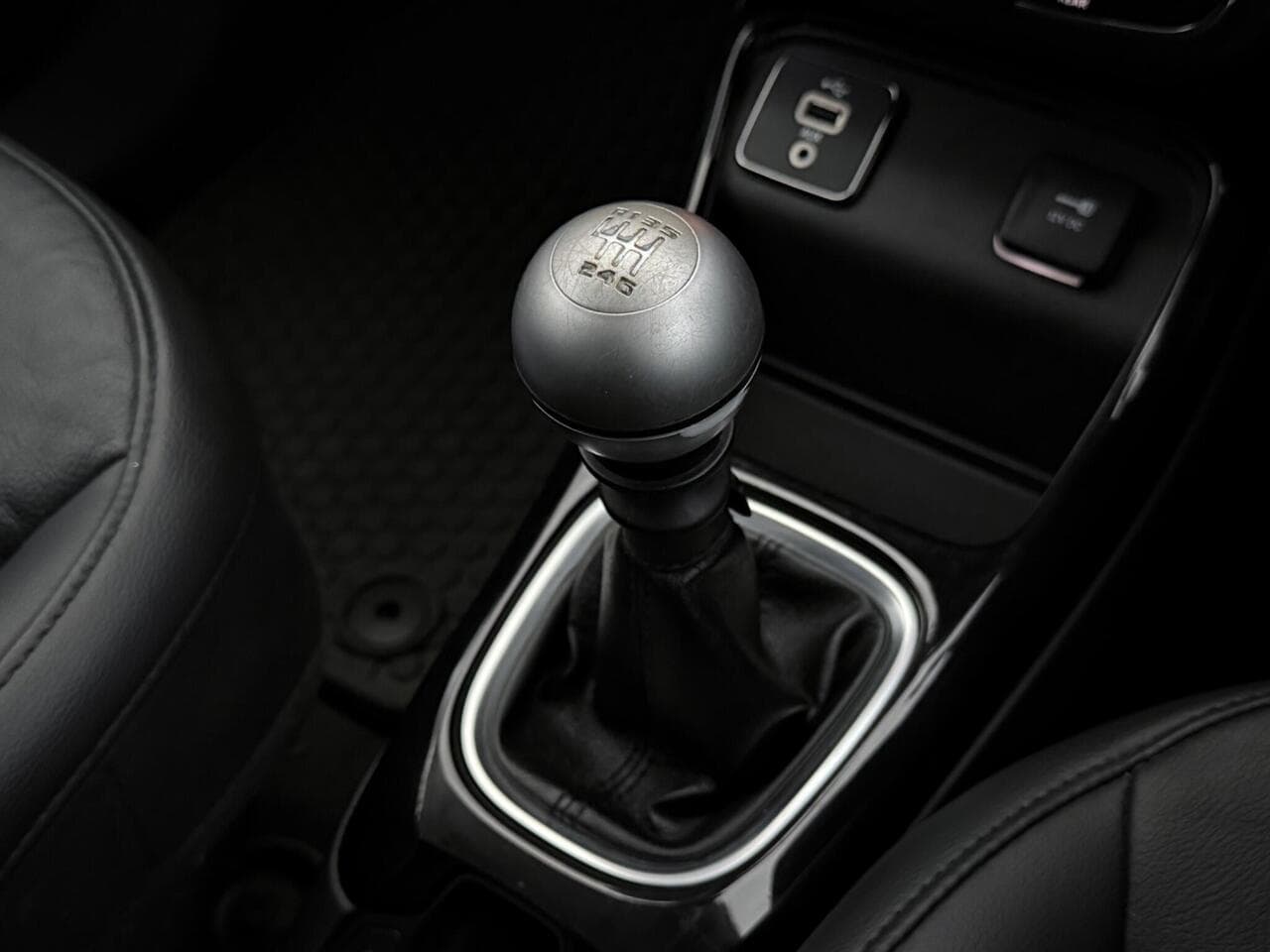Jeep Compass thumbnail Interior Front