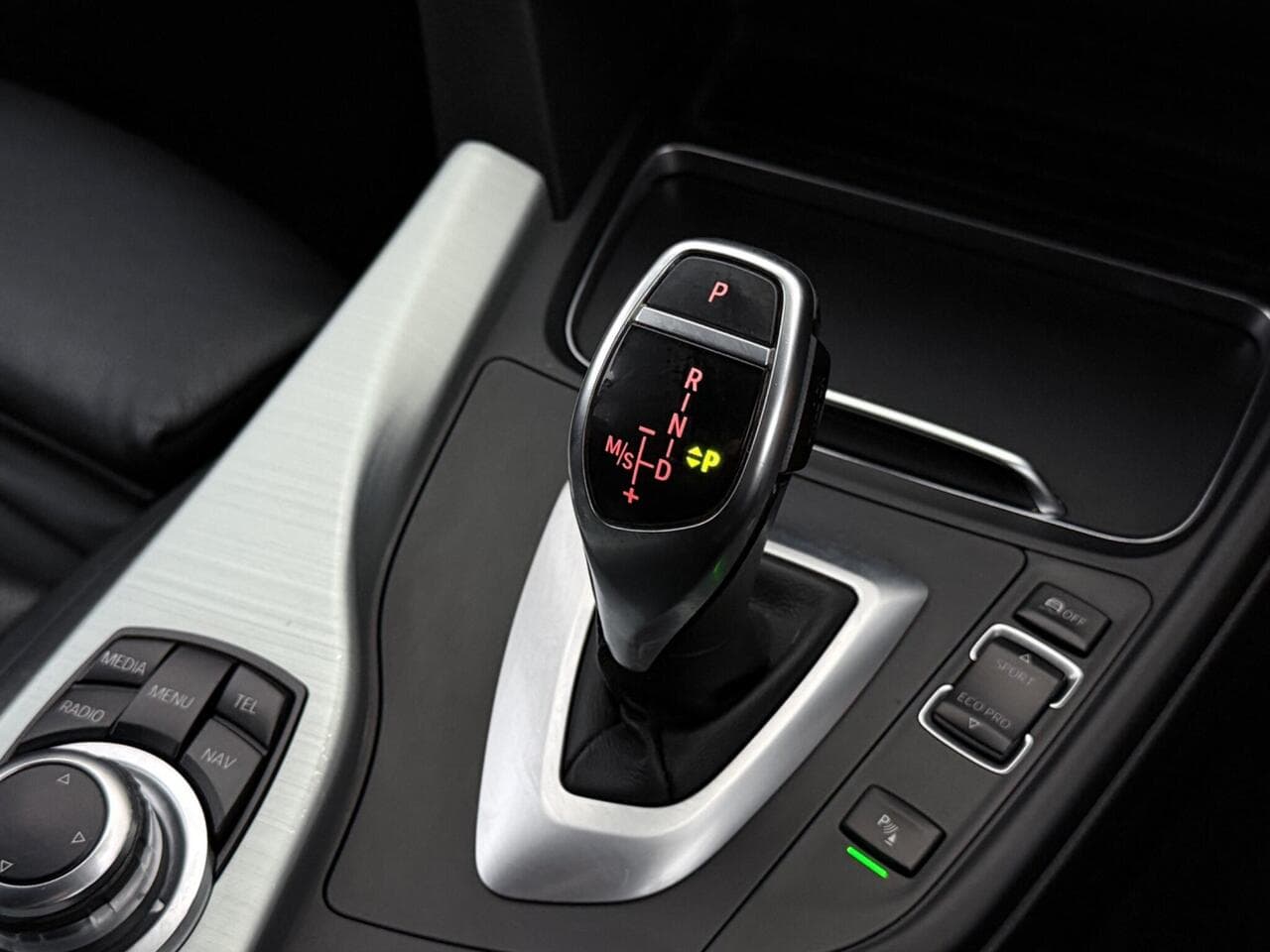 BMW 3 Series thumbnail Interior Front