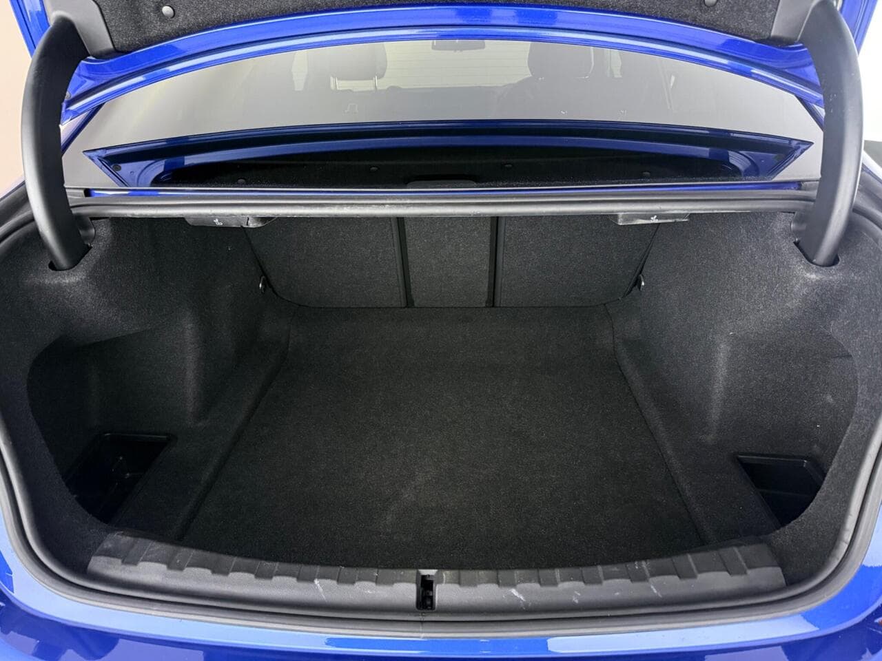 BMW 3 Series thumbnail Boot