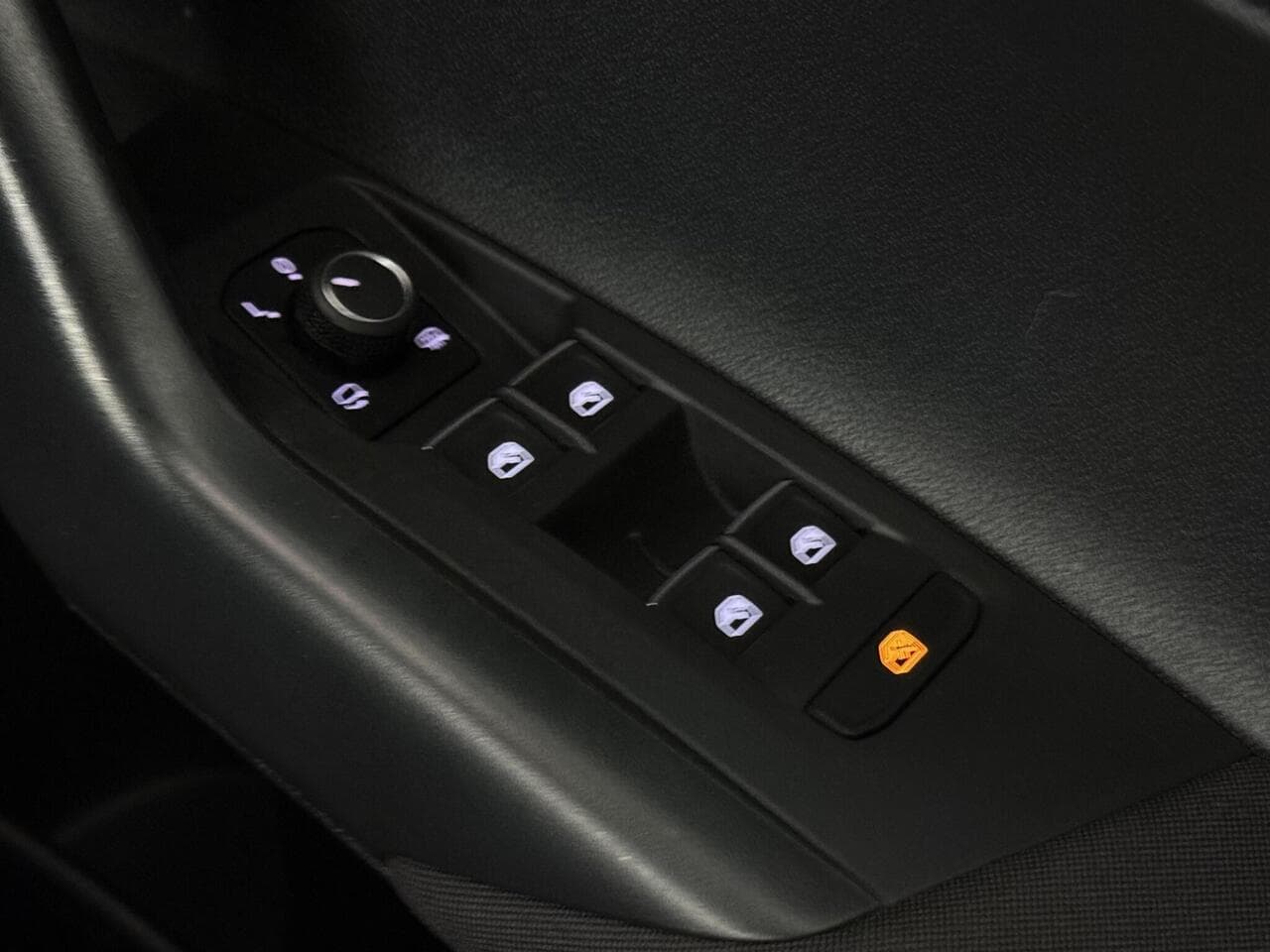 Volkswagen Taigo thumbnail Misc Controls