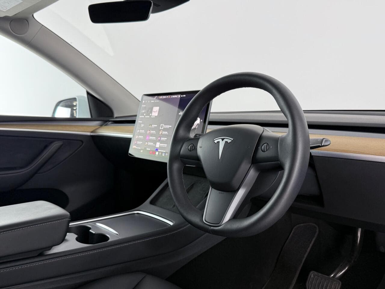 Tesla Model Y thumbnail Interior Front