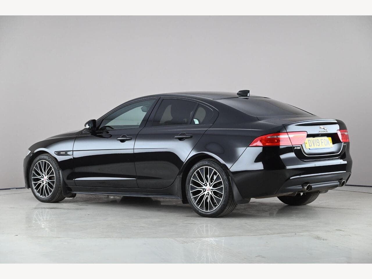 Jaguar XE thumbnail Rear Left