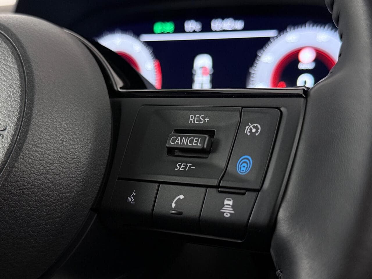 Nissan X-Trail thumbnail Misc Controls