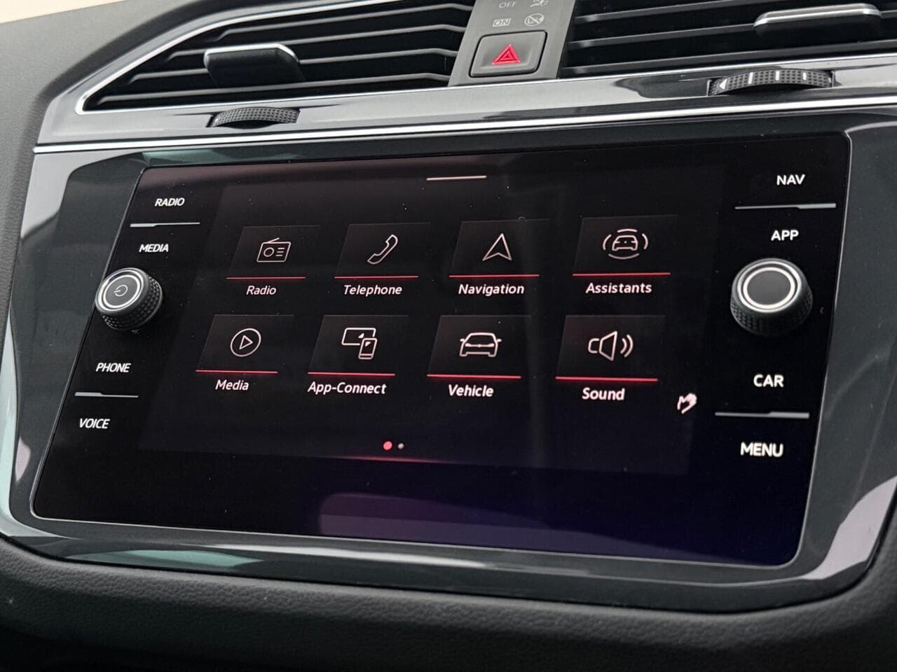 Volkswagen Tiguan thumbnail Infotainment System