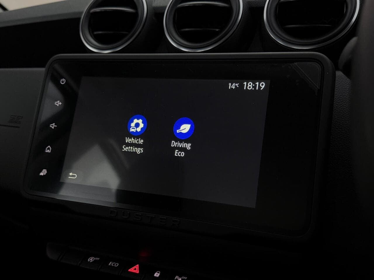 Dacia Duster thumbnail Infotainment System