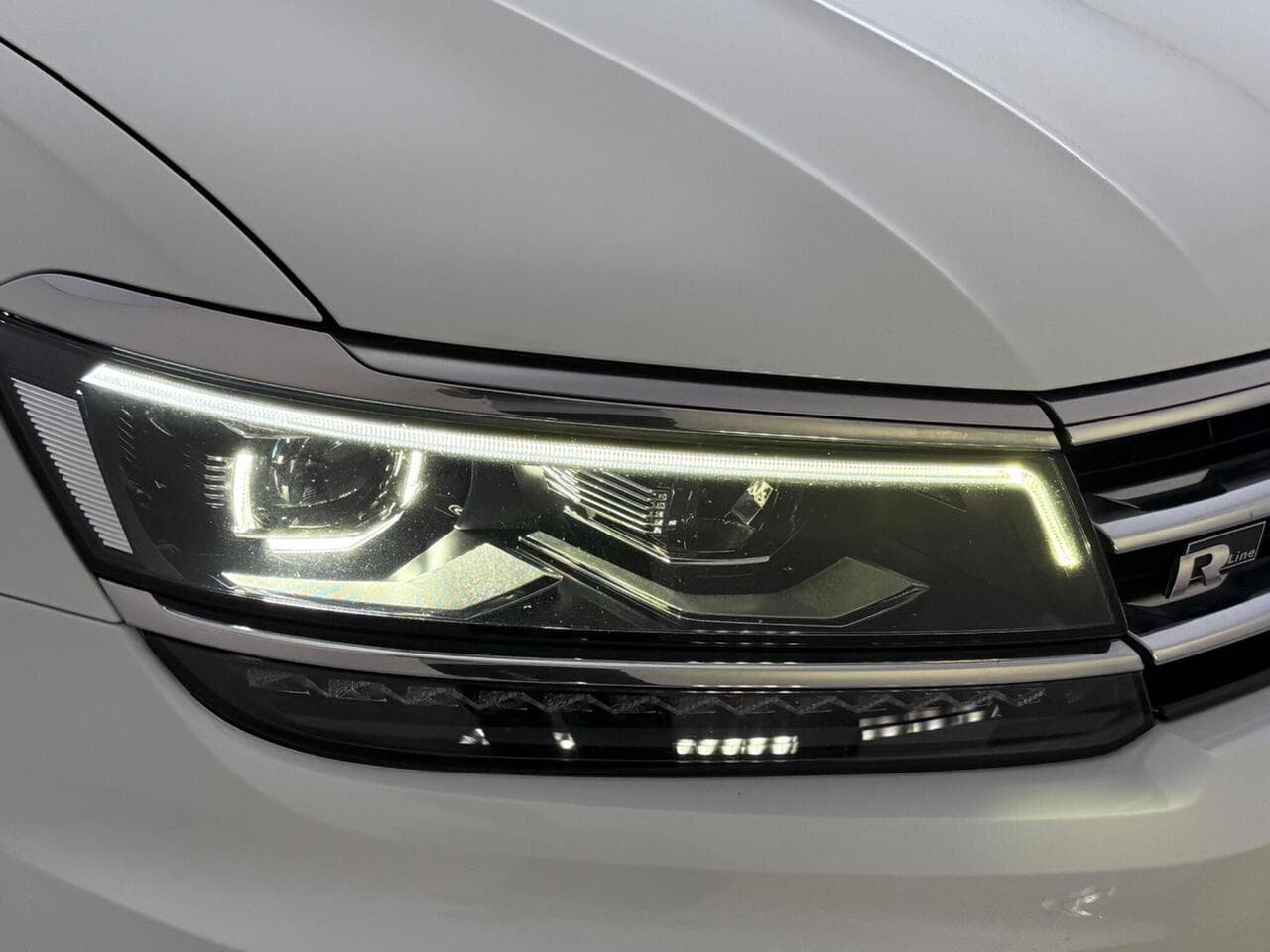 Volkswagen Tiguan thumbnail Lights Front