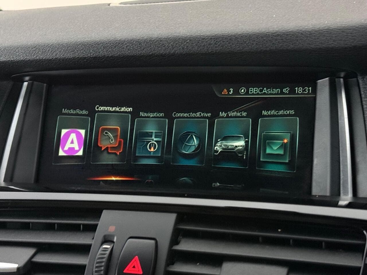 BMW X4 thumbnail Infotainment System