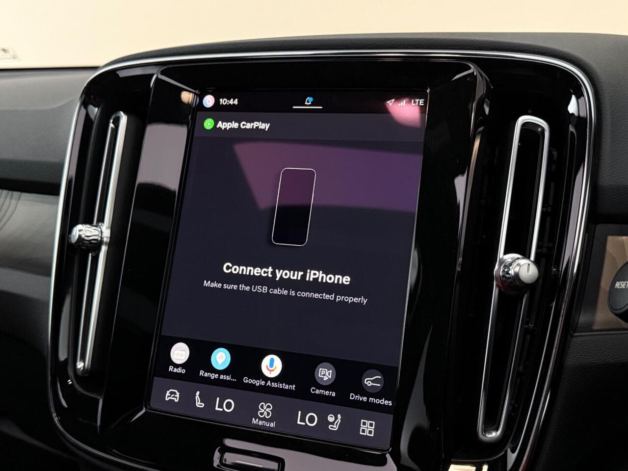 Volvo XC40 thumbnail Infotainment System