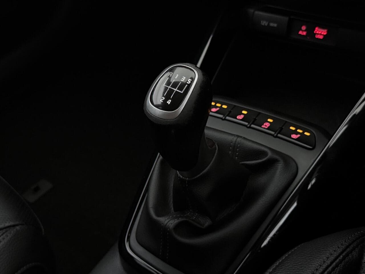 Kia Rio thumbnail Interior Front