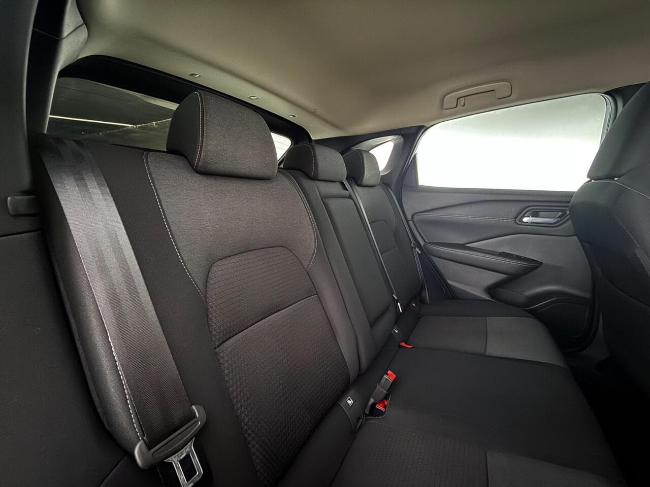 Nissan Qashqai thumbnail Seats Rear