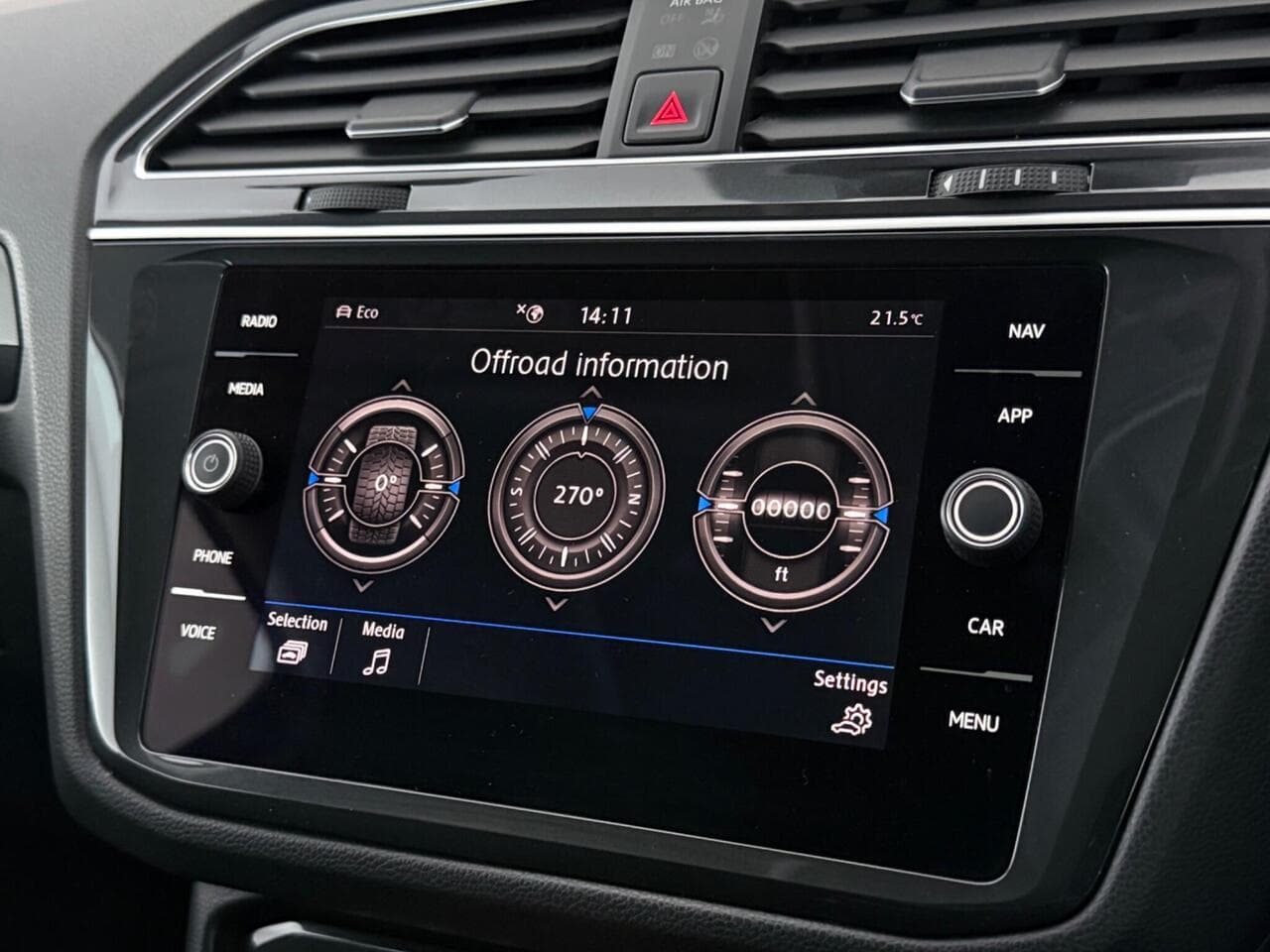 Volkswagen Tiguan thumbnail Infotainment System