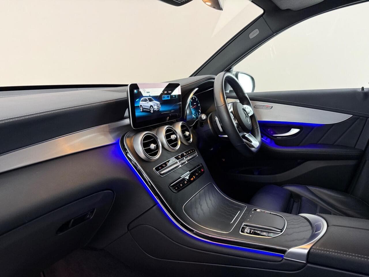 Mercedes-Benz GLC thumbnail Interior Front