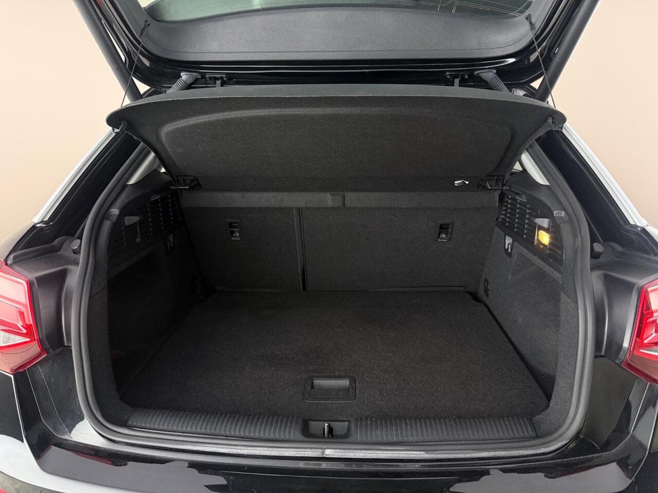 Audi Q2 thumbnail Boot
