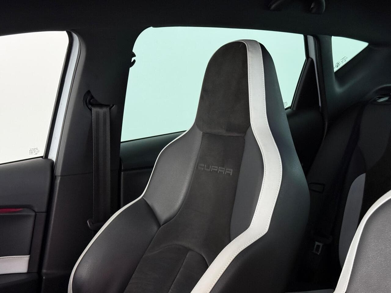 SEAT Leon thumbnail Seats Rear