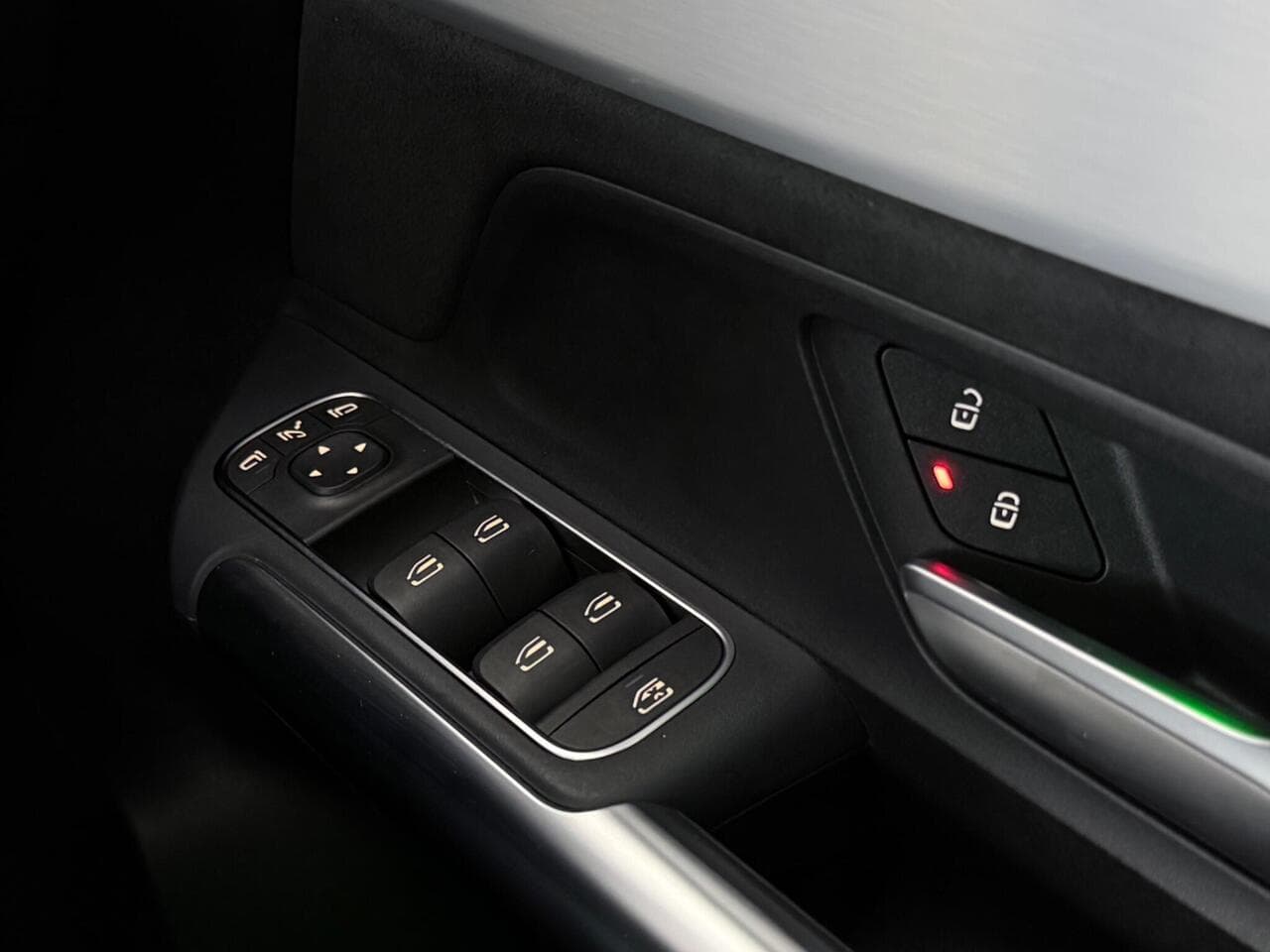 Mercedes-Benz B Class thumbnail Misc Controls