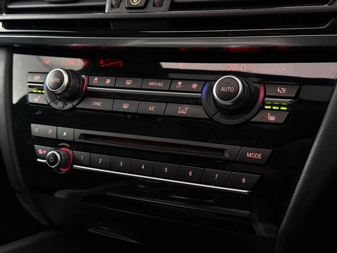 BMW X5 thumbnail Infotainment System