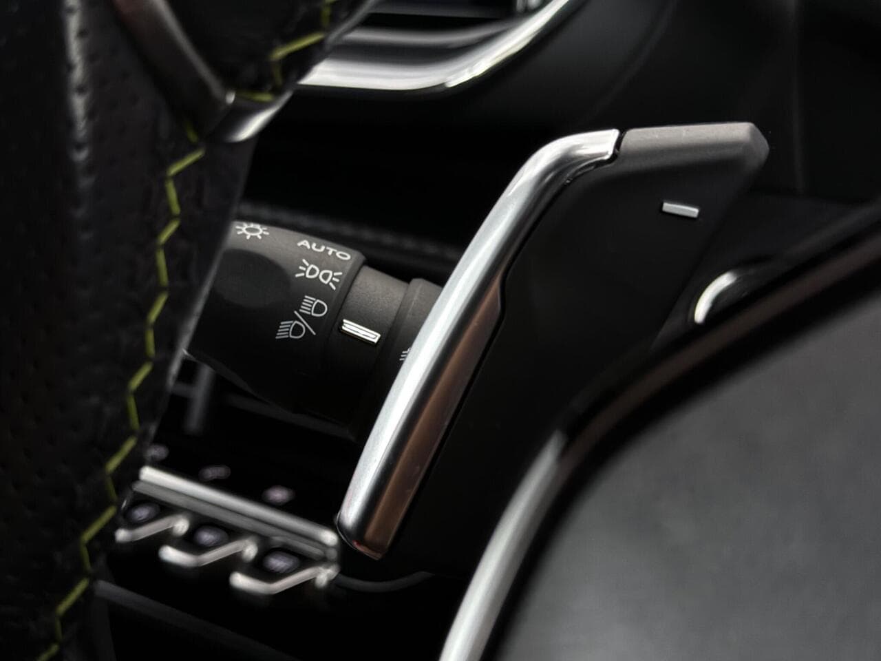 Peugeot 2008 thumbnail Misc Controls