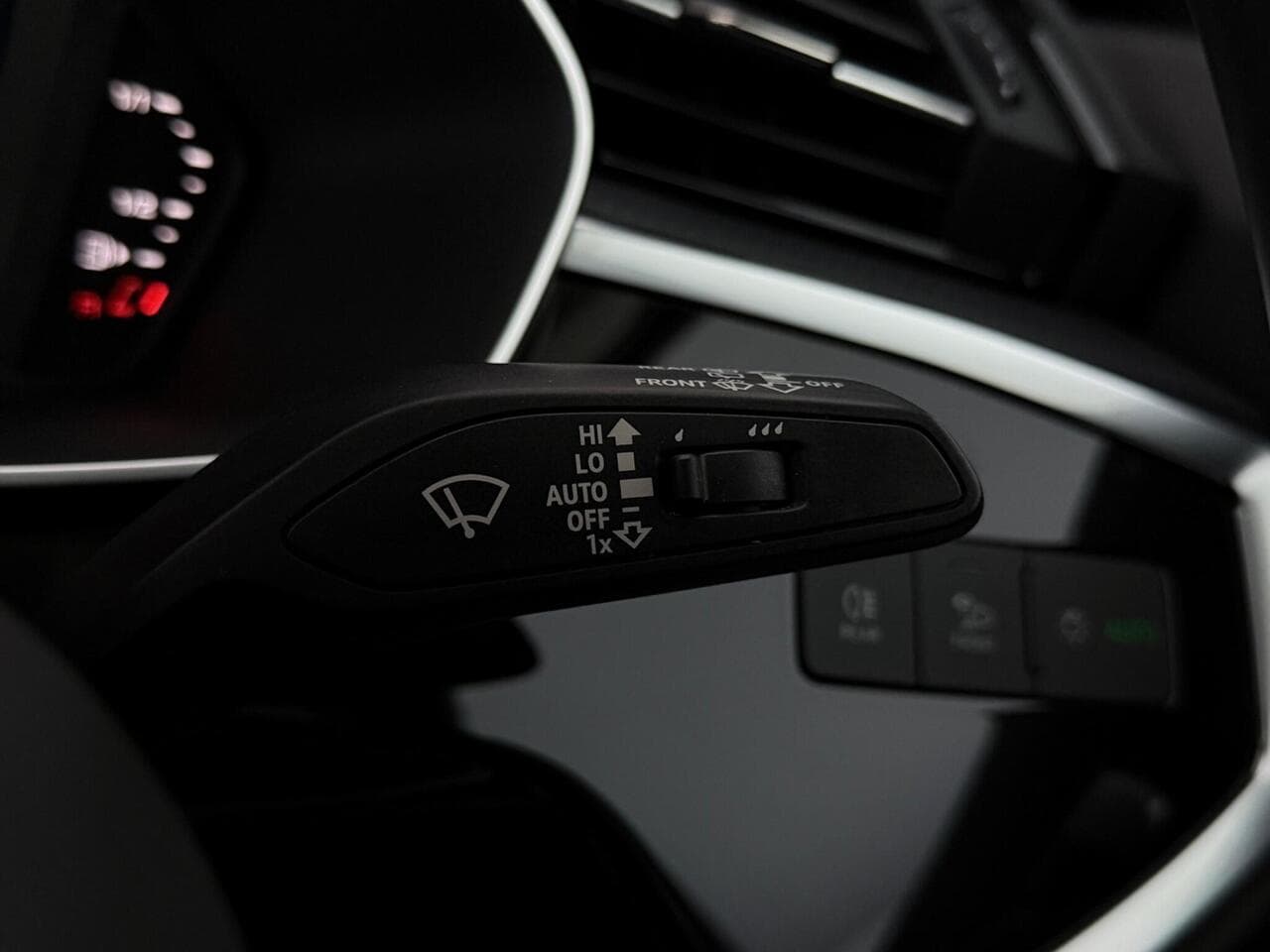 Audi Q3 thumbnail Misc Controls