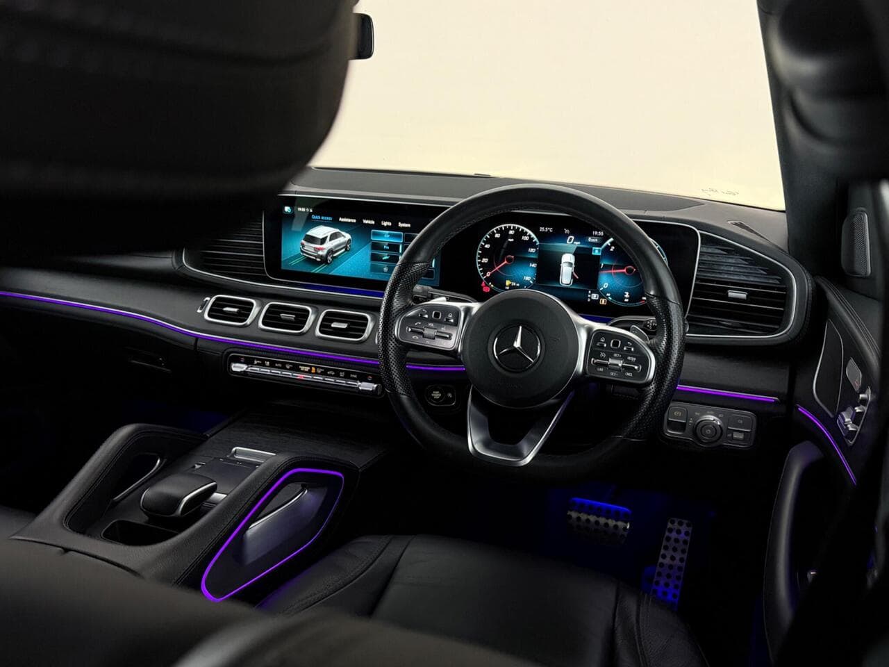 Mercedes-Benz GLE thumbnail Interior Front