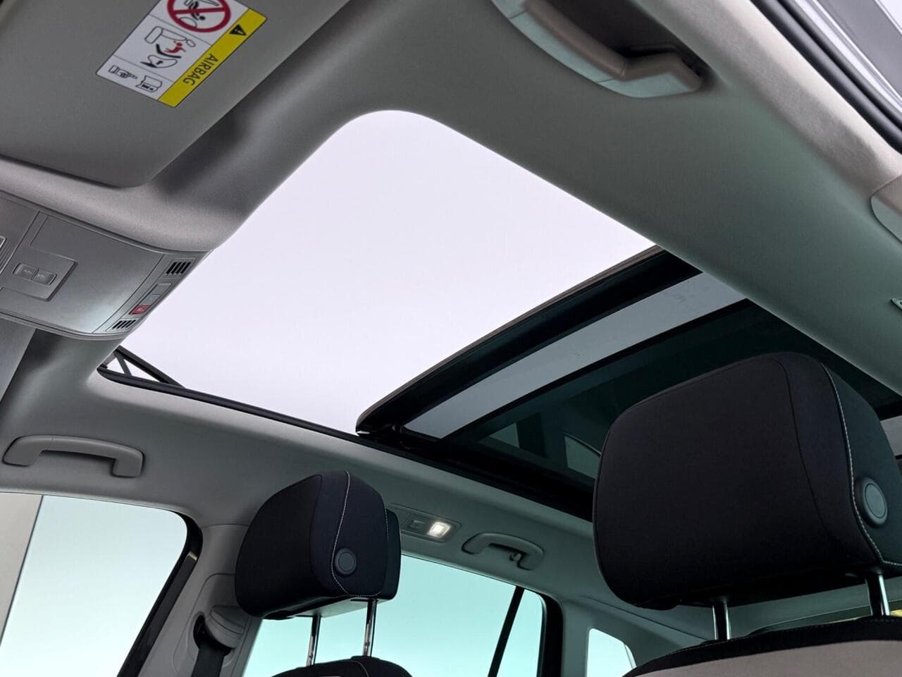 Volkswagen Tiguan thumbnail Roof