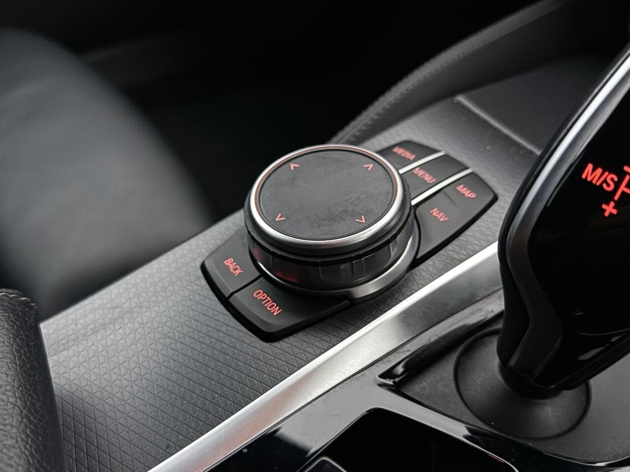 BMW 5 Series thumbnail Interior Front