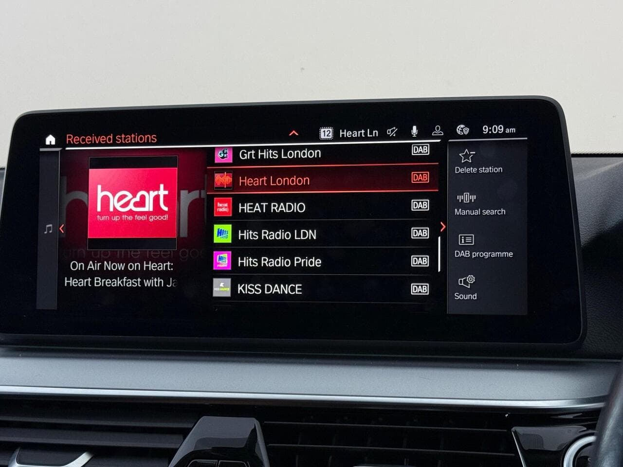 BMW 5 Series thumbnail Infotainment System