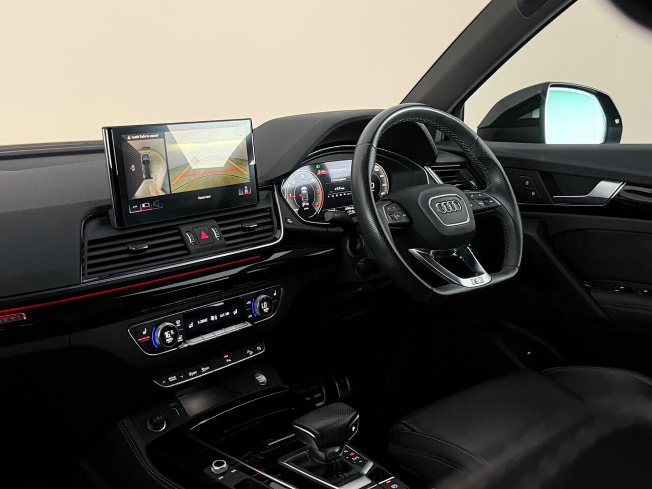 Audi Q5 thumbnail Interior Front