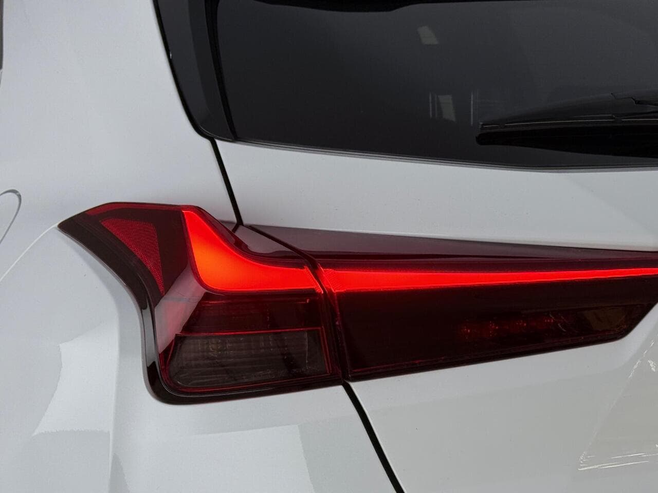 Lexus UX thumbnail Lights Rear