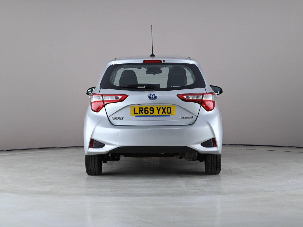 Toyota Yaris thumbnail Rear